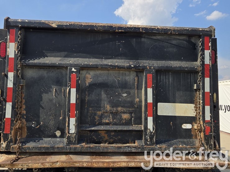 2018-peterbilt-348-image-59