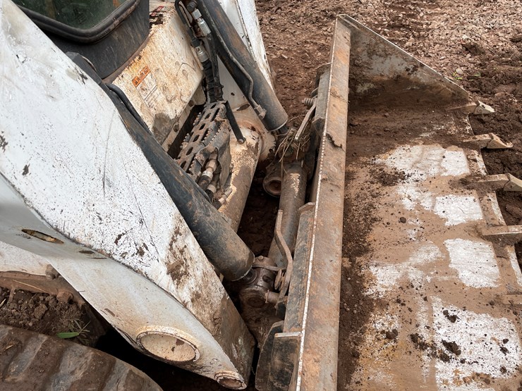 2017-bobcat-t870-image-33