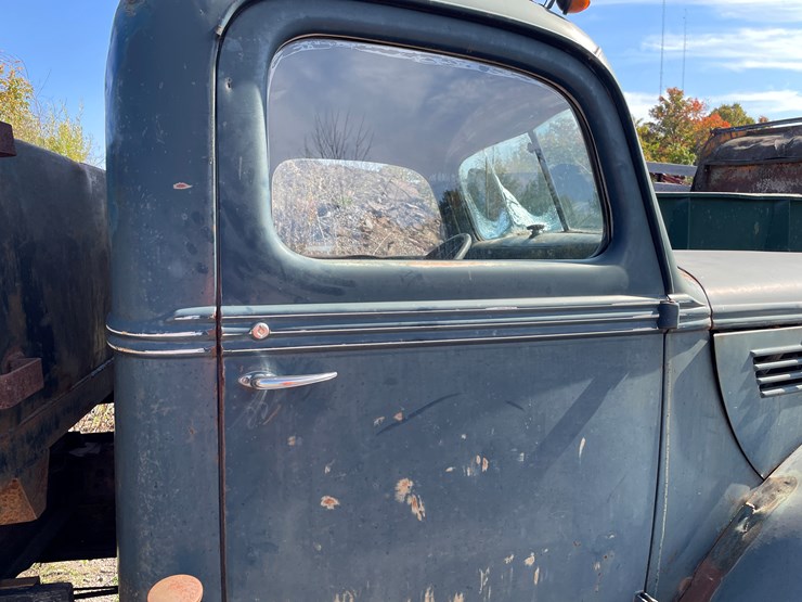#426-•-vintage-ford-1-1/2-ton-single-axle-dump-truck-(no-title)-(houghton,-mi)-image-36