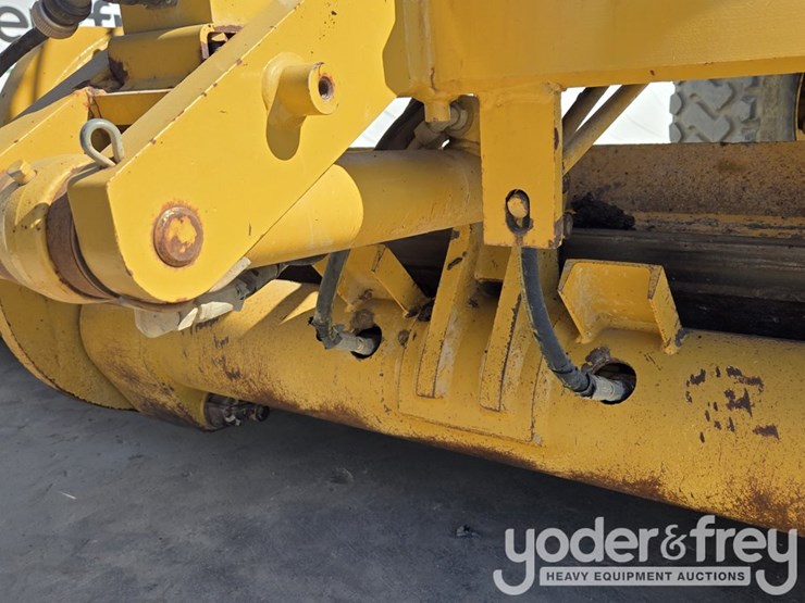 2016-caterpillar-12m3-image-30