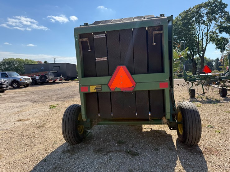 john-deere-330-image-3