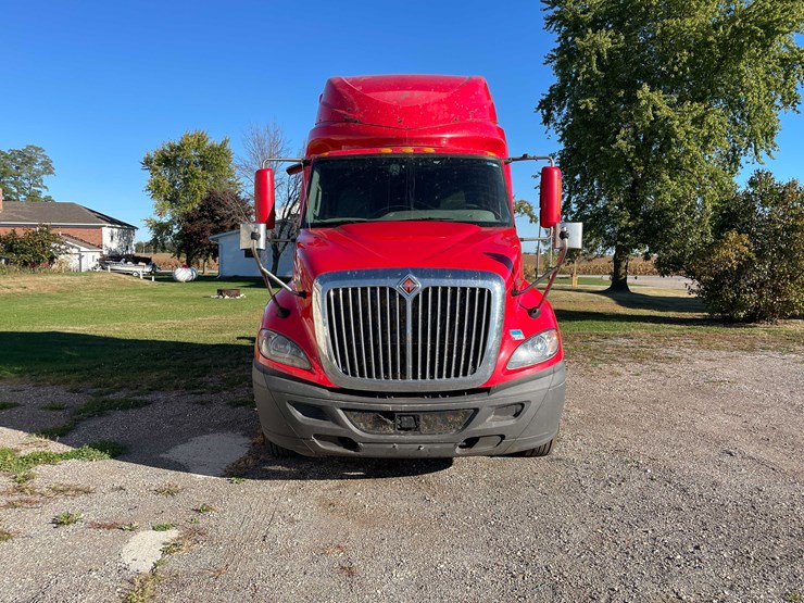 #402-•-2016-international-semi-tractor-(has-wi-title)-(denmark,-wi)-image-9
