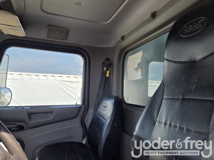 2018-peterbilt-348-image-103