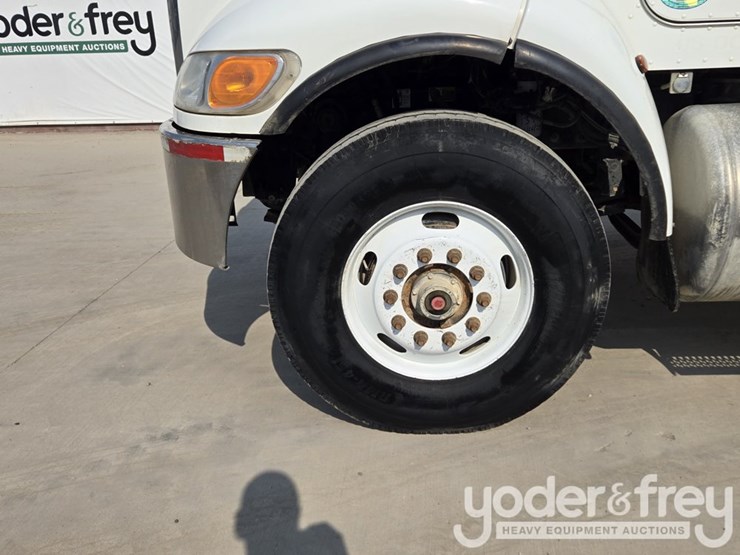 2018-peterbilt-348-image-18