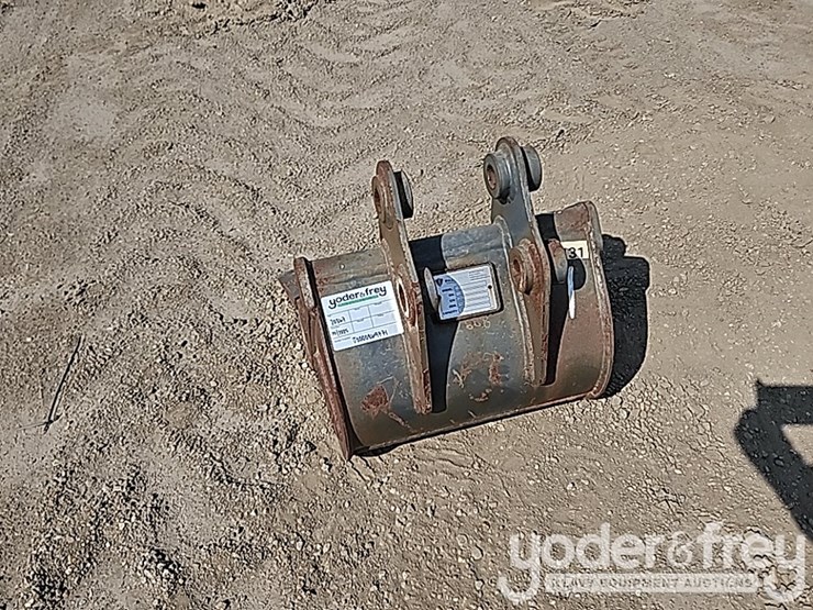 18"-hd-mini-excavator-bucket-image-3