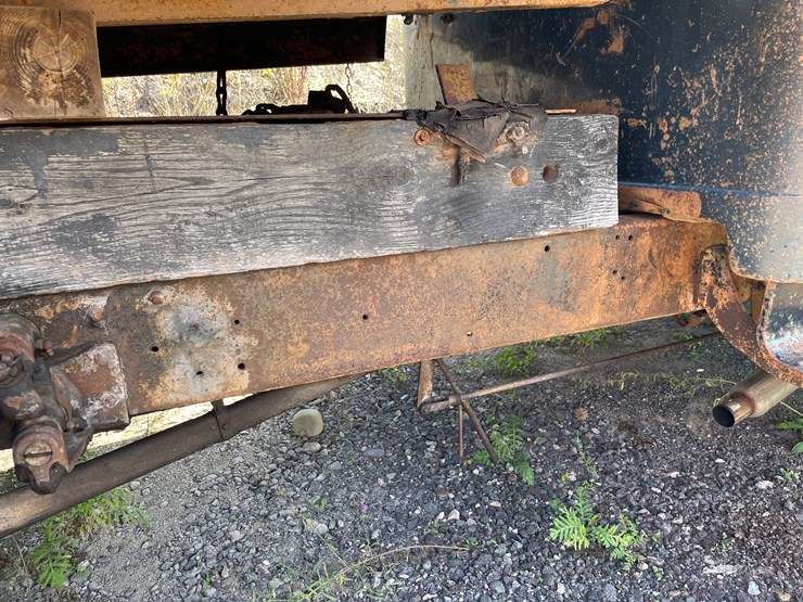#426-•-vintage-ford-1-1/2-ton-single-axle-dump-truck-(no-title)-(houghton,-mi)-image-31