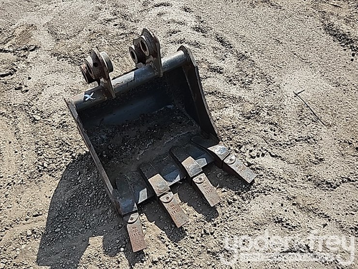 18"-hd-mini-excavator-bucket-image-7