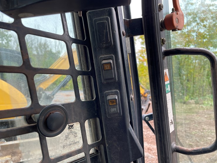 2017-bobcat-t870-image-40