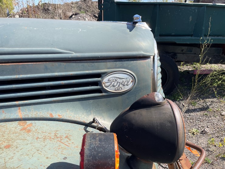 #426-•-vintage-ford-1-1/2-ton-single-axle-dump-truck-(no-title)-(houghton,-mi)-image-38