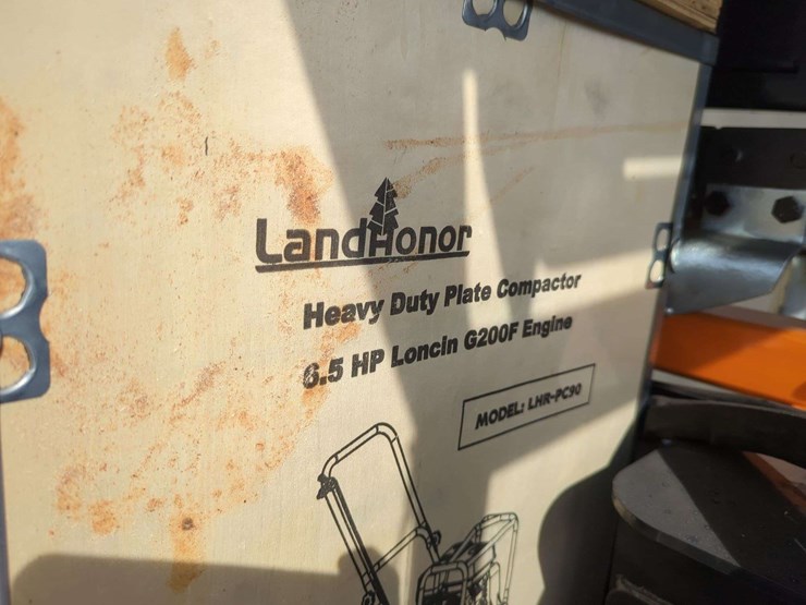 (1)-landhonor-heavy-duty-plate-compactor---6.5-hp-engine-image-3