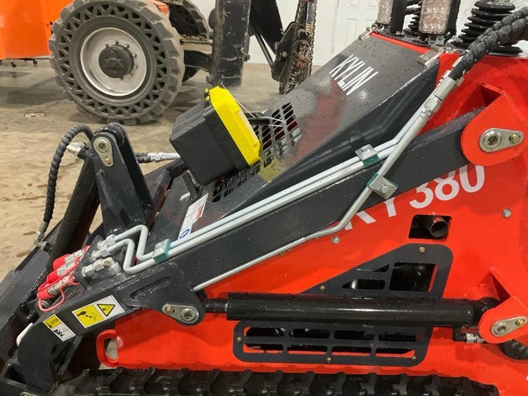 #1024-•-unused-ky380-mini-skid-steer-image-11