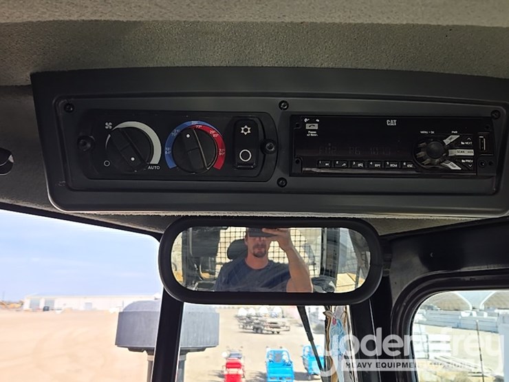 2019-caterpillar-d6-lgp-image-58