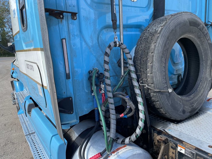 #404-•-2012-freightliner-semi-tractor-(has-wi-title)-(whitelaw,-wi)-image-41