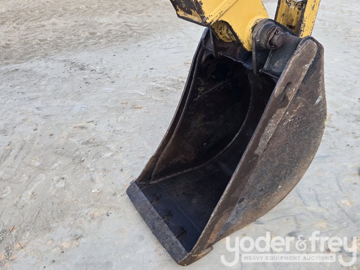 2018-caterpillar-420f2-image-18