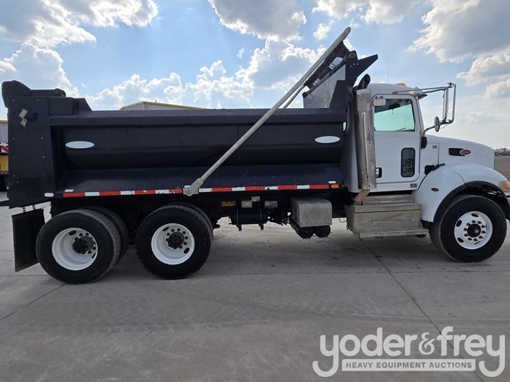 2018-peterbilt-348-image-12