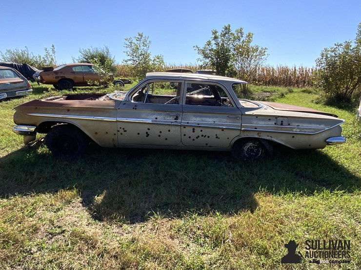 1961-chevrolet-4-dr.-impala-image-8
