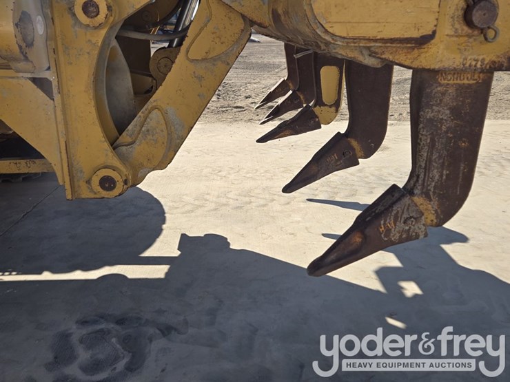 2016-caterpillar-12m3-image-40