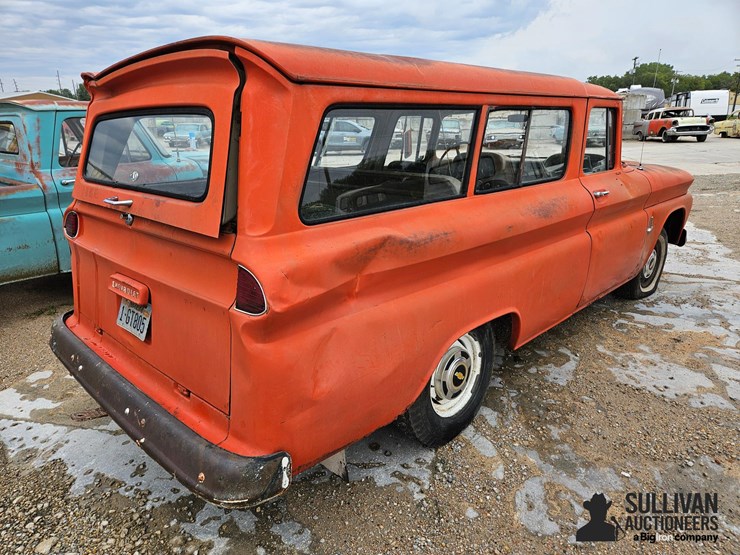 1963-chevrolet-suburban-image-5