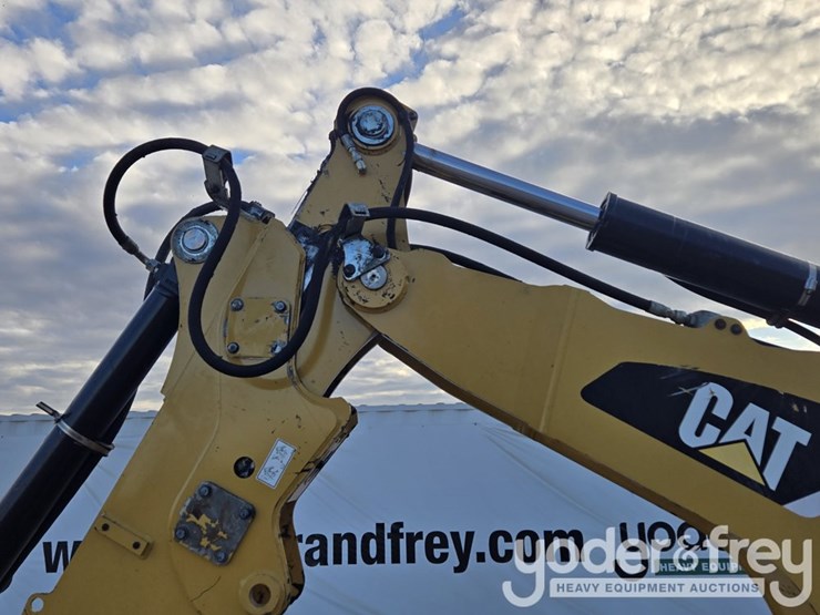 2018-caterpillar-420f2-image-46
