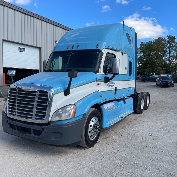 #404 • 2012 Freightliner Semi-Tractor (Has WI Title) (Whitelaw, WI)