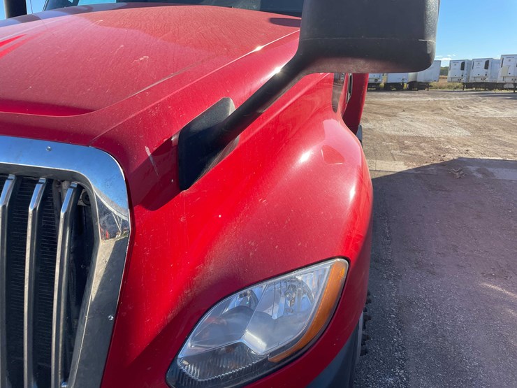 #400-•-2018-international-semi-tractor-(has-wi-title)-(denmark,-wi)-image-10