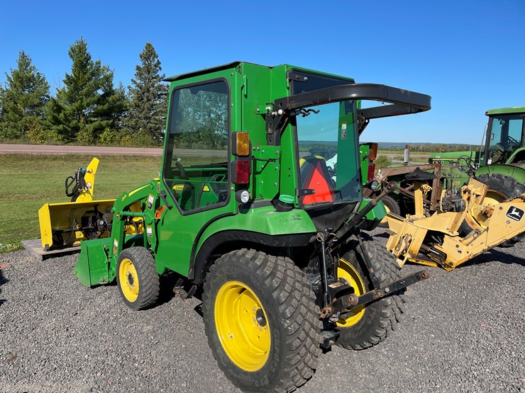 2019-john-deere-2038r-image-3