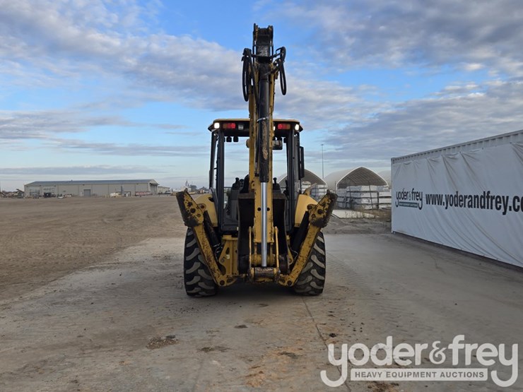2018-caterpillar-420f2-image-4