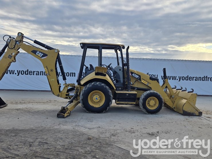 2018-caterpillar-420f2-image-6