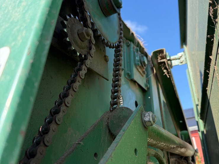 john-deere-330-image-25