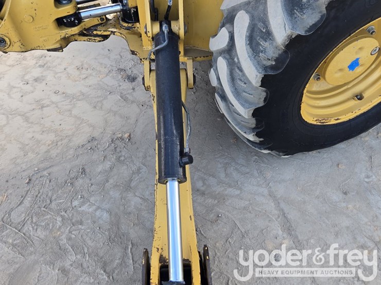 2018-caterpillar-420f2-image-53