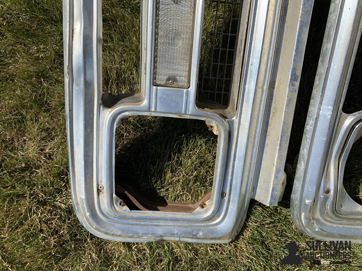 1969-72-chevrolet-pickup-grille-trims-image-9