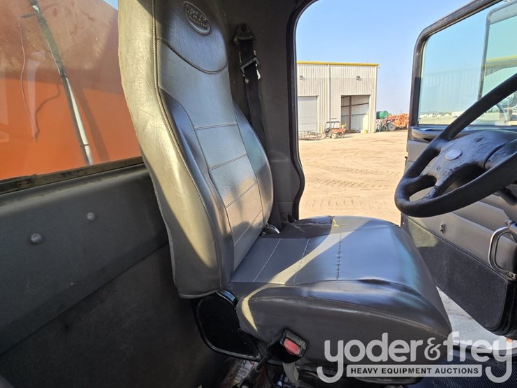 2008-peterbilt-335-image-160