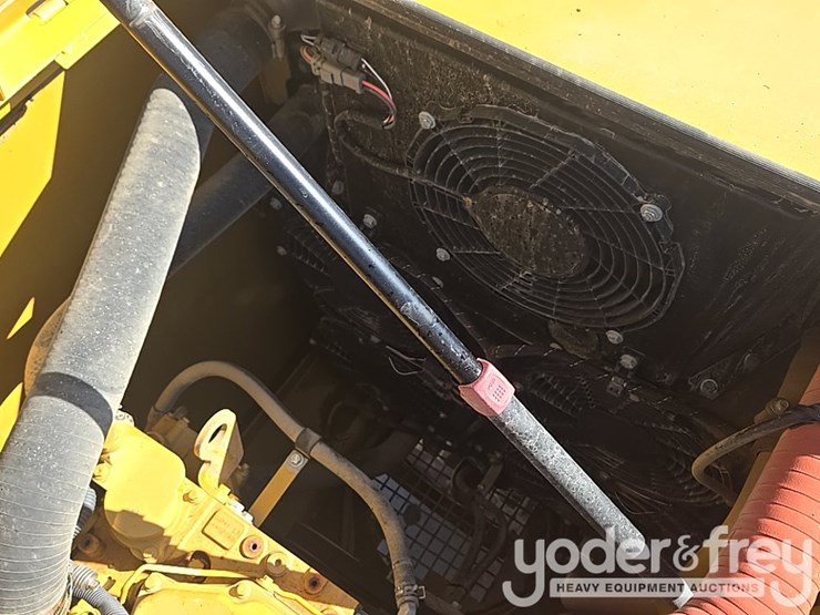 2018-caterpillar-320-image-54