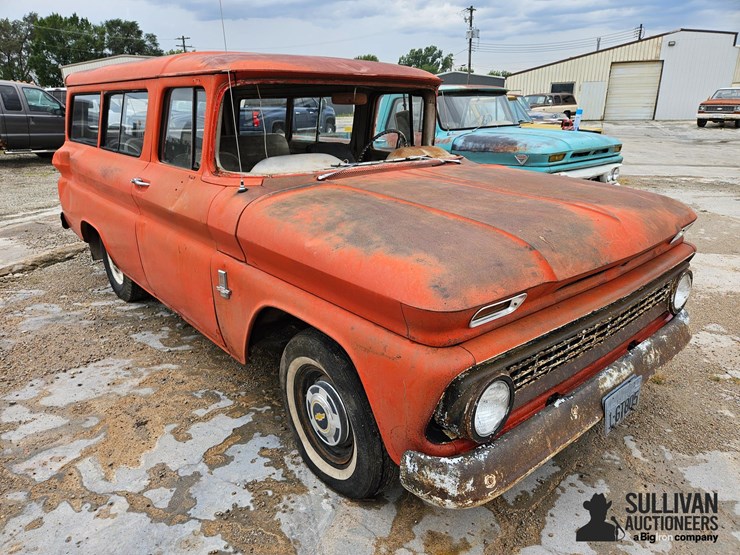 1963-chevrolet-suburban-image-3