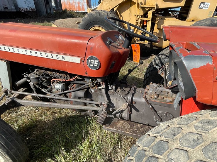 massey-ferguson-135-image-9