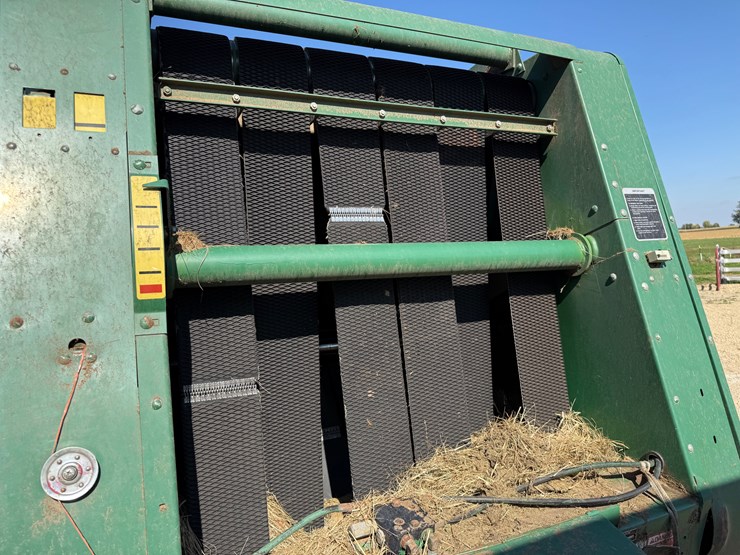 john-deere-330-image-10