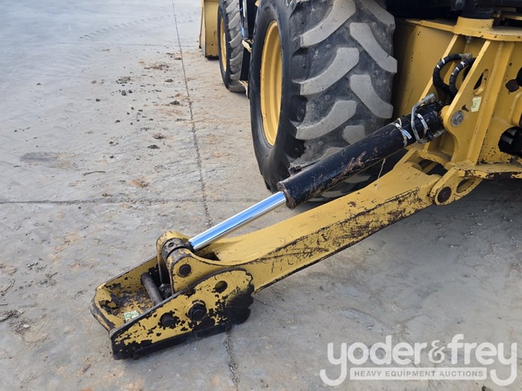 2018-caterpillar-420f2-image-14