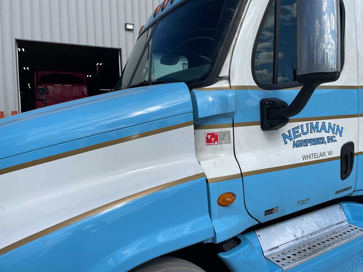 #404-•-2012-freightliner-semi-tractor-(has-wi-title)-(whitelaw,-wi)-image-55