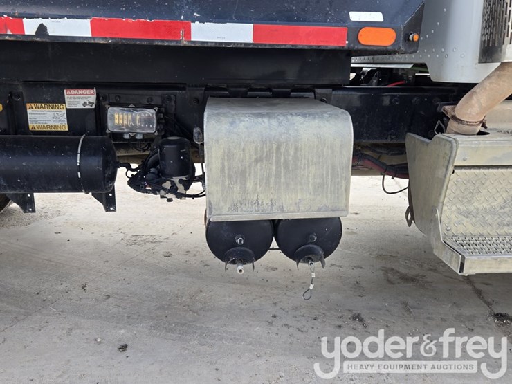 2018-peterbilt-348-image-52