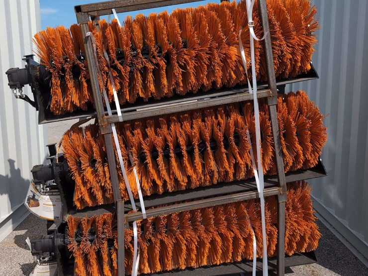 (1)-giyi-skid-steer-sweeper---gy-qsj-image-1