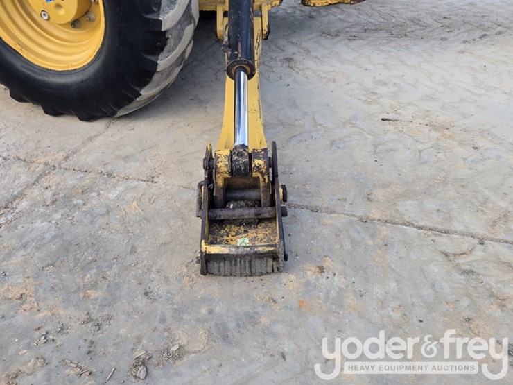2018-caterpillar-420f2-image-13
