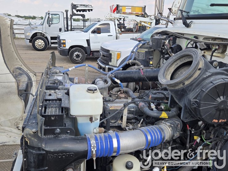 2018-peterbilt-348-image-110