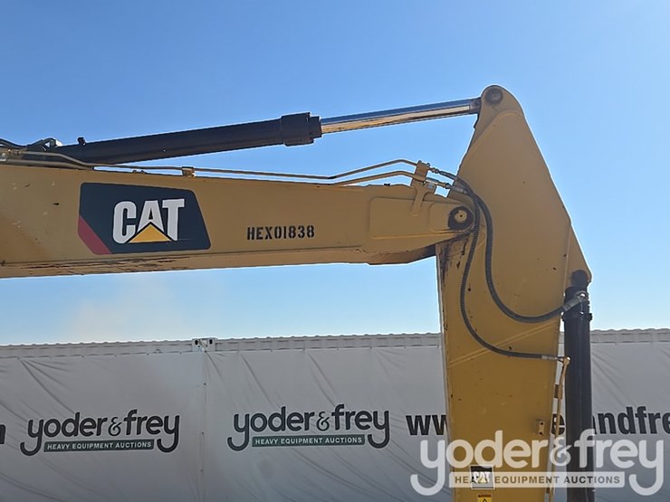 2018-caterpillar-320-image-17