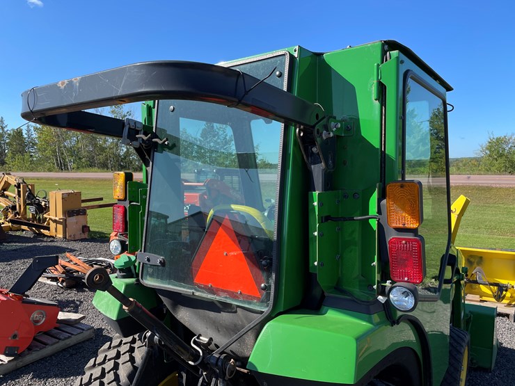2019-john-deere-2038r-image-23
