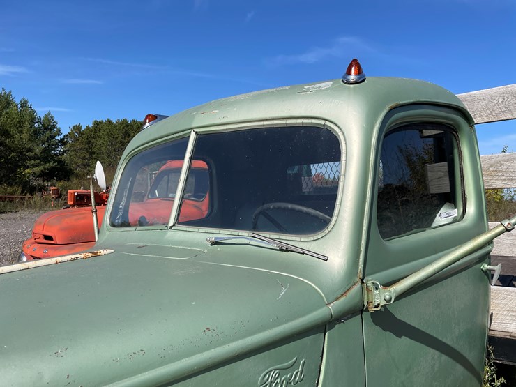 #422-•-1947-ford-1-1/2-ton-stake/flatbed-truck-(has-mi-title)-(houghton,-mi)-image-12