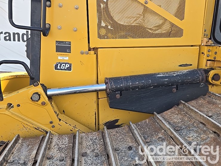 2019-caterpillar-d6-lgp-image-28