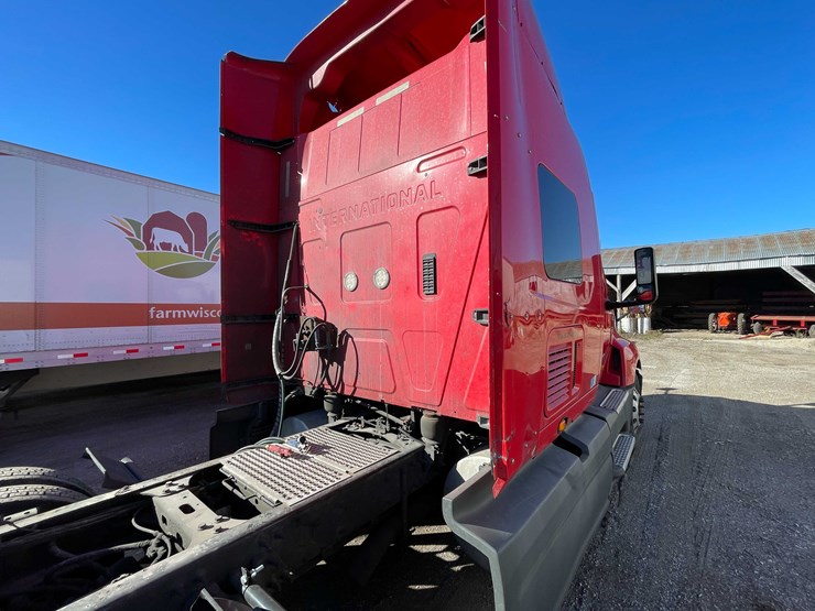 #400-•-2018-international-semi-tractor-(has-wi-title)-(denmark,-wi)-image-29