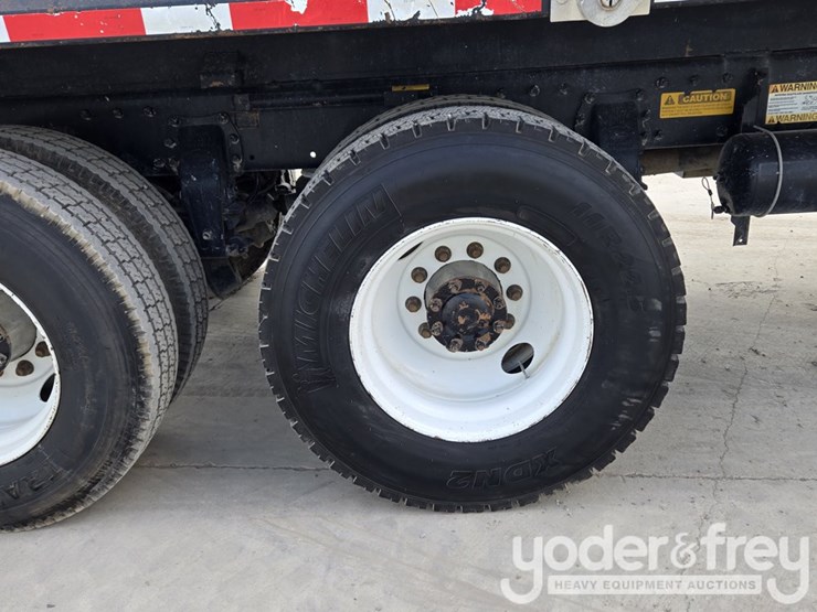 2018-peterbilt-348-image-25