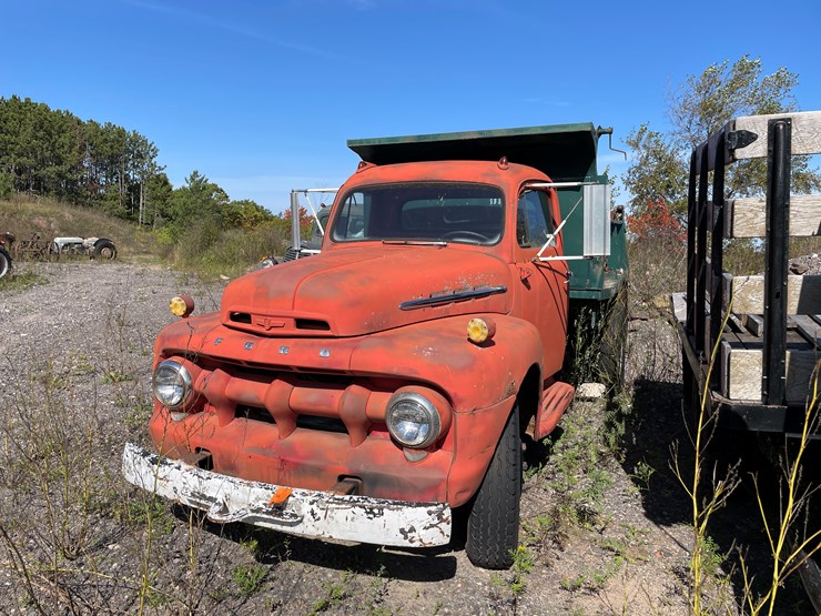 #424-•-vintage-ford-1-1/2-ton-single-axle-dump-truck-(no-title)-(houghton,-mi)-image-1
