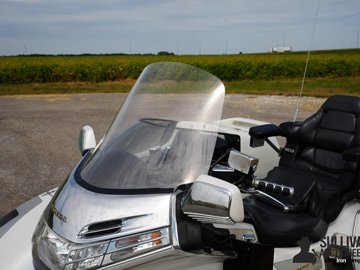 run-#134---1998-honda-goldwing-motorcycle-w/-side-car-image-11